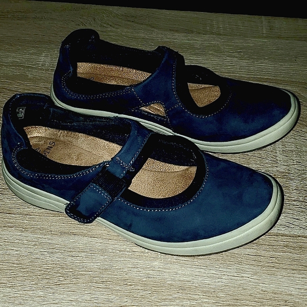 Earth origins Mary Jane blue suede shoe. 7 - Picture 4 of 9